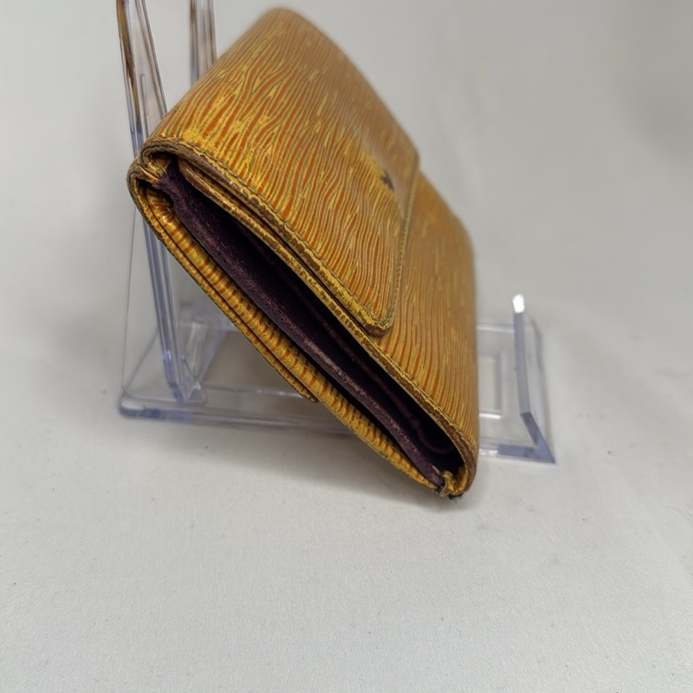 Louis Vuitton Tri-Fold Yellow/Purple Epi Leather Wallet | Unisex | Pre-Owned | - Picture 4 of 11